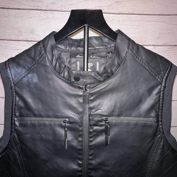Fried Denim Black Faux Leather Vest
Business Casual Zip Up Men’s - Picture 2 of 4